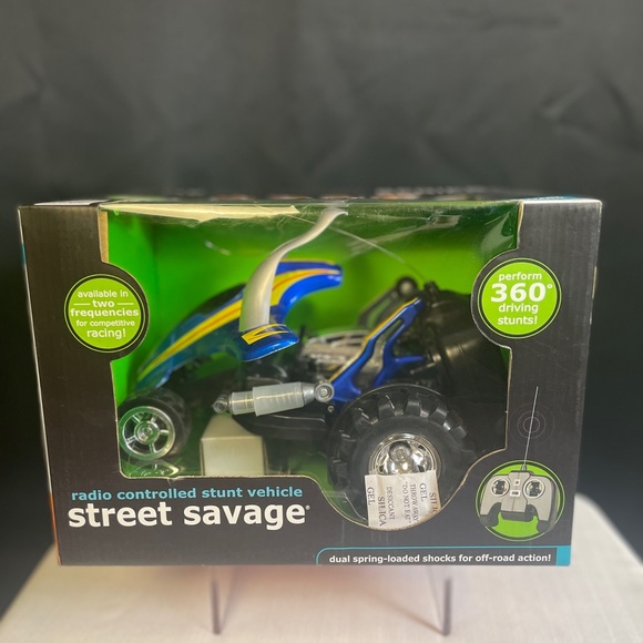 Radio controlled stunt vehicle - Picture 14 of 14